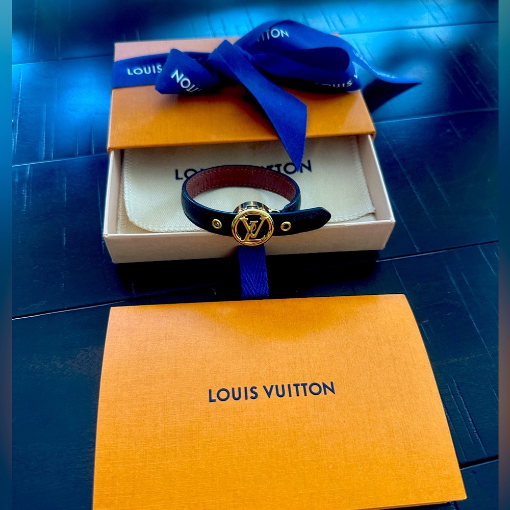 Louis Vuitton bracelet/ missing part circled with blue